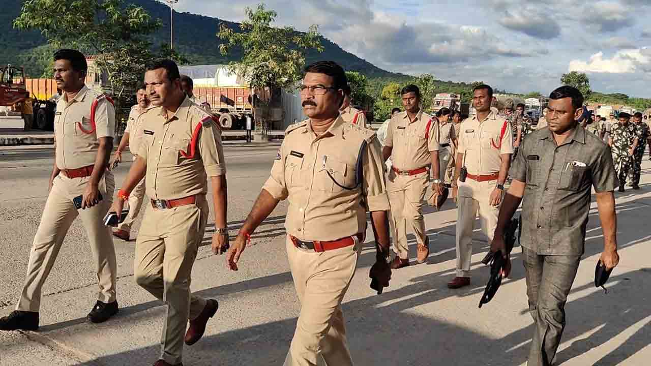 Police March |  దేవాపూర్‌లో 150 మంది పోలీసుల మోహరింపు