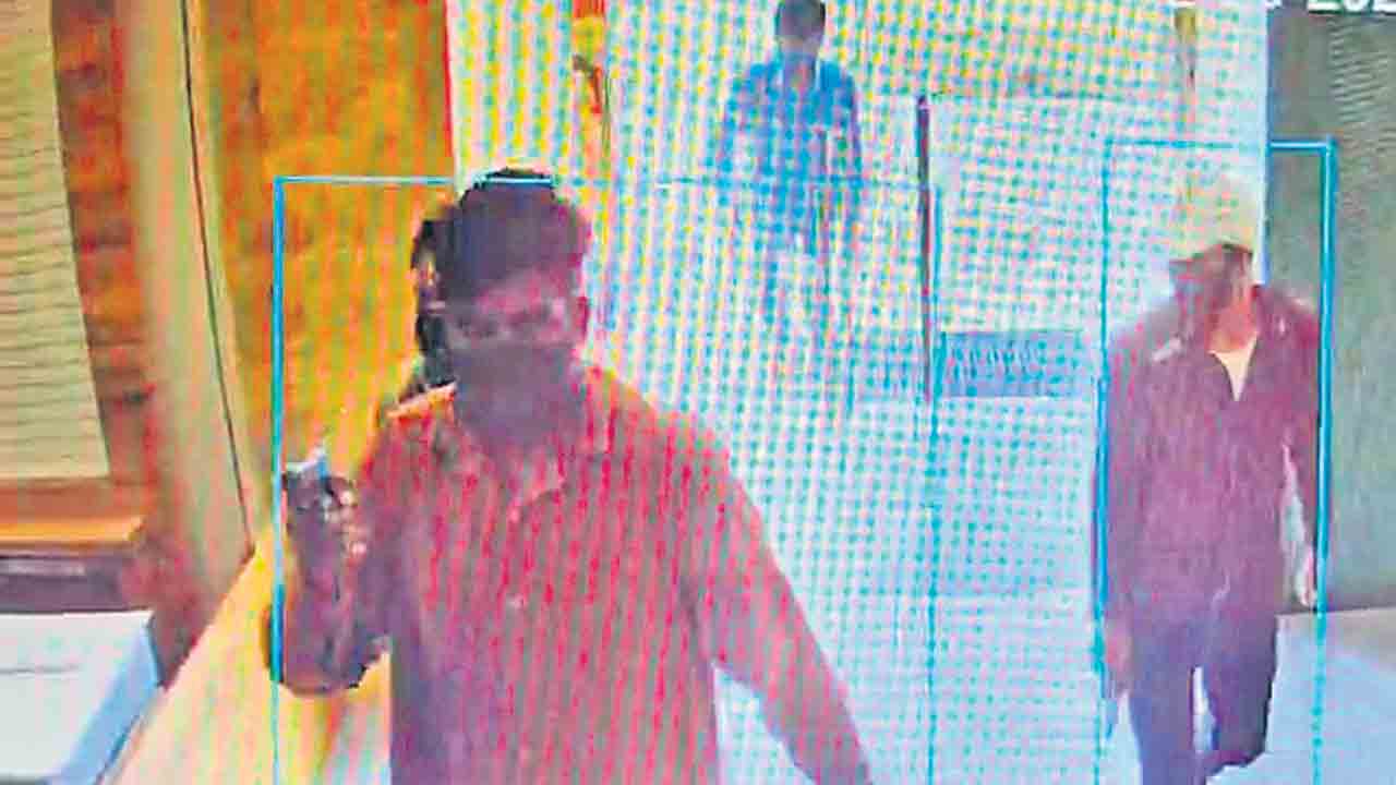 ఈ నగరానికి ఏమైంది.. పత్తాలేని పోలీస్‌.. జాడలేని జీహెచ్‌ఎంసీ!