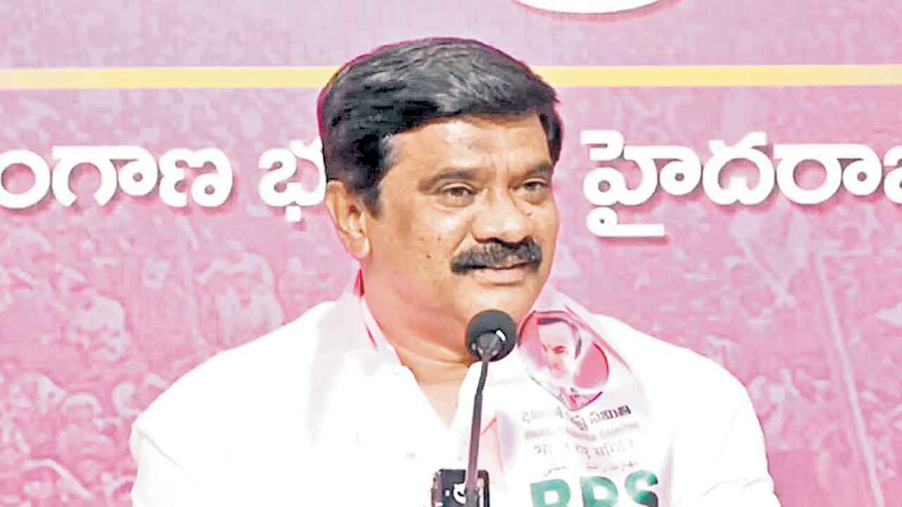 కోమటిరెడ్డి కాదు.. కోతలరెడ్డి!