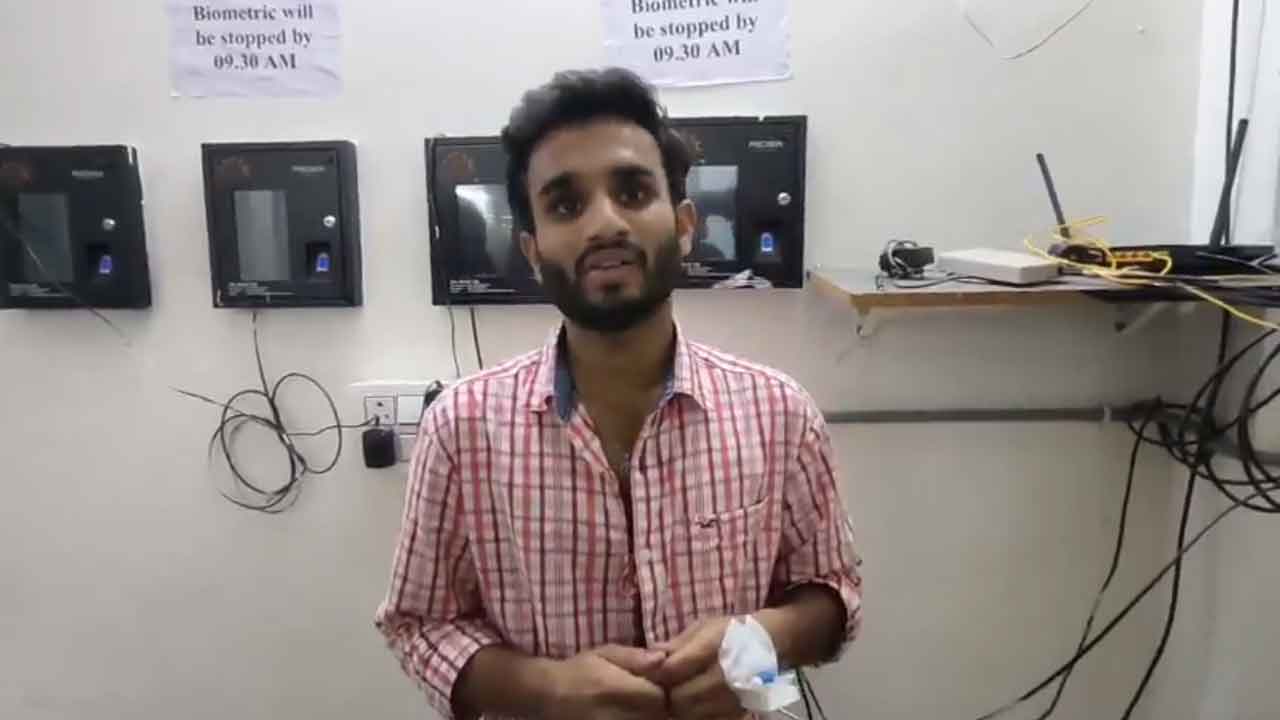 Ragging | నిజామాబాద్ ప్రభుత్వ మెడికల్ కాలేజీలో ర్యాగింగ్.. జూనియర్ని చితకబాదిన సీనియర్స్ : వీడియో