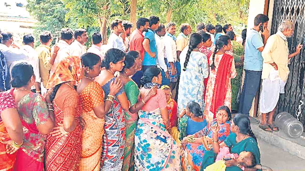 పడిగాపులు