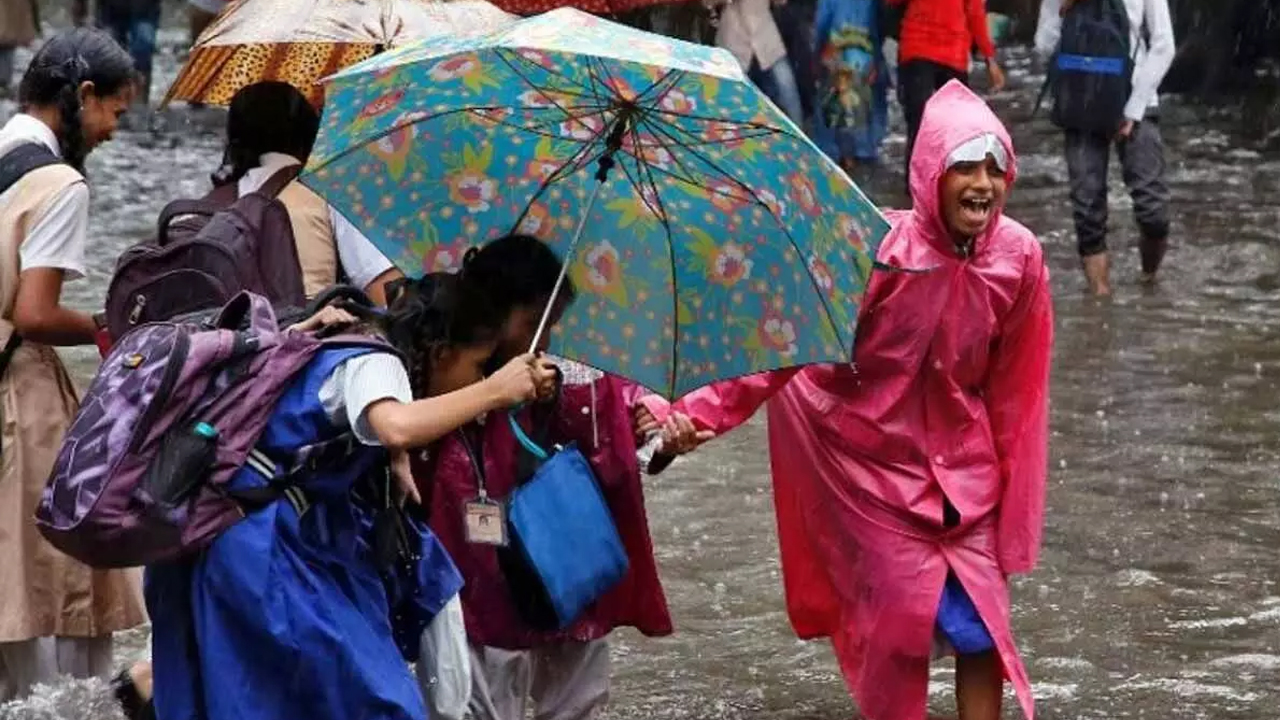 Heavy Rains | వికారాబాద్‌, సంగారెడ్డి జిల్లాల్లో పాఠశాలలకు సెలవులు..! పలు జిల్లాల్లో కంట్రోల్‌ రూమ్‌ల ఏర్పాటు..!