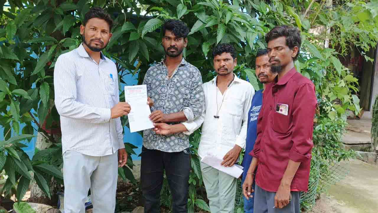 చట్టాలకు విరుద్ధంగా భవనాల నిర్మాణాలు నిలిపివేయాలి