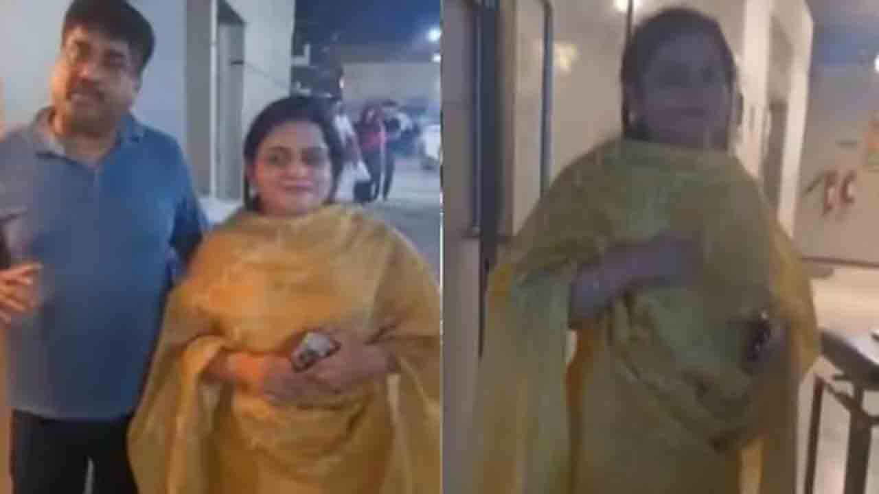 Restaurant Denies Entry To Couple | భారతీయ దుస్తులు ధరించిన జంట.. రెస్టారెంట్‌లోకి ప్రవేశం నిరాకరించినట్లు ఆరోపణ