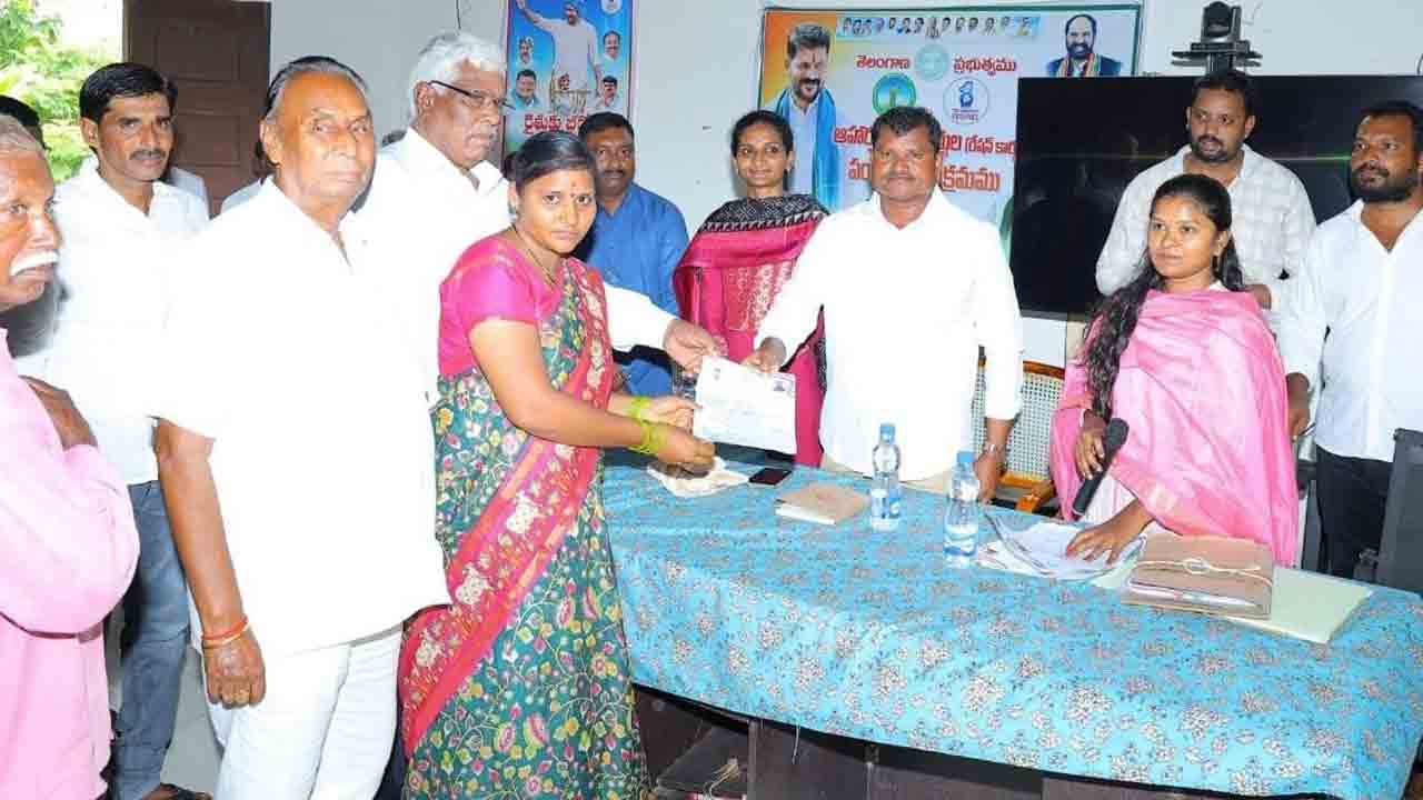 రేషన్‌కార్డు ఇచ్చారు.. బియ్యం మరిచారు !