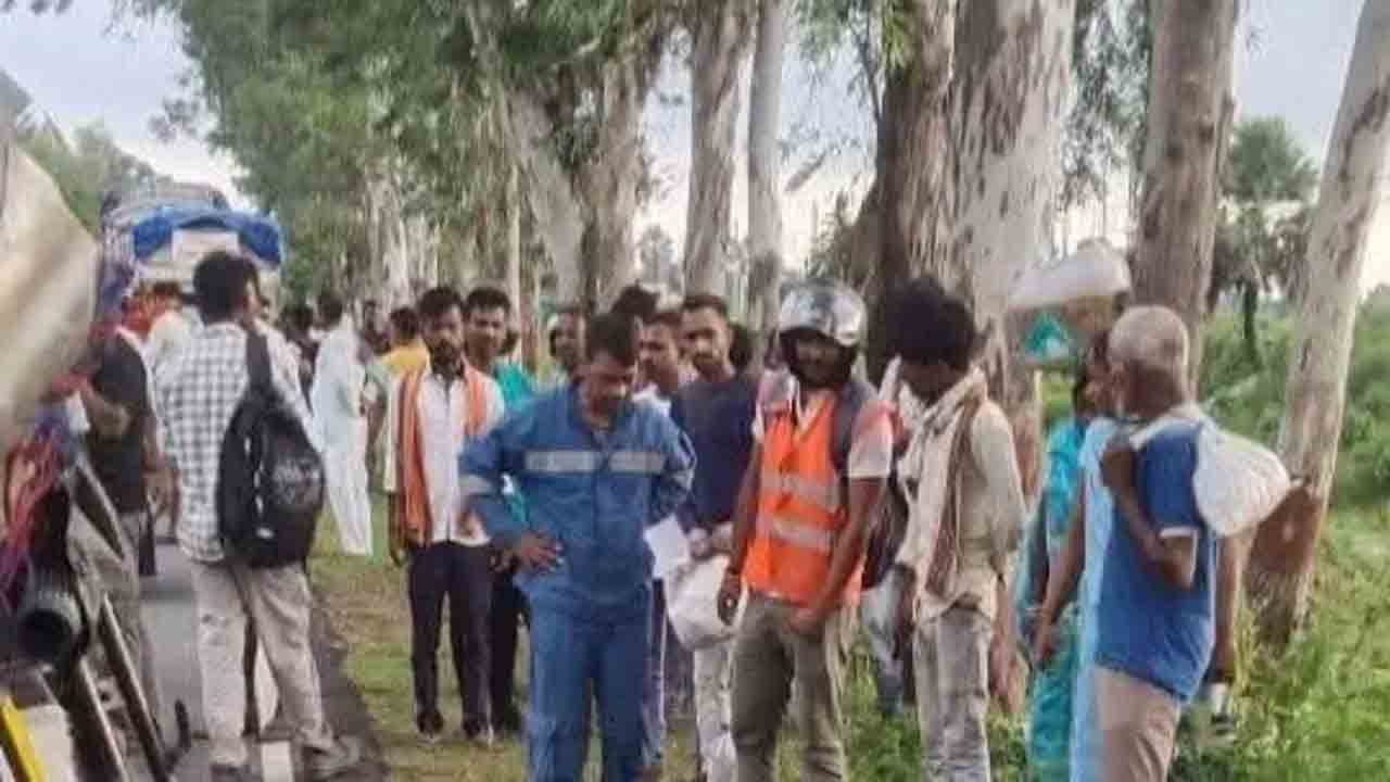 Road Accident | టెంపోను ఢీ కొట్టిన ట్రక్కు.. ఎనిమిది మంది మృతి