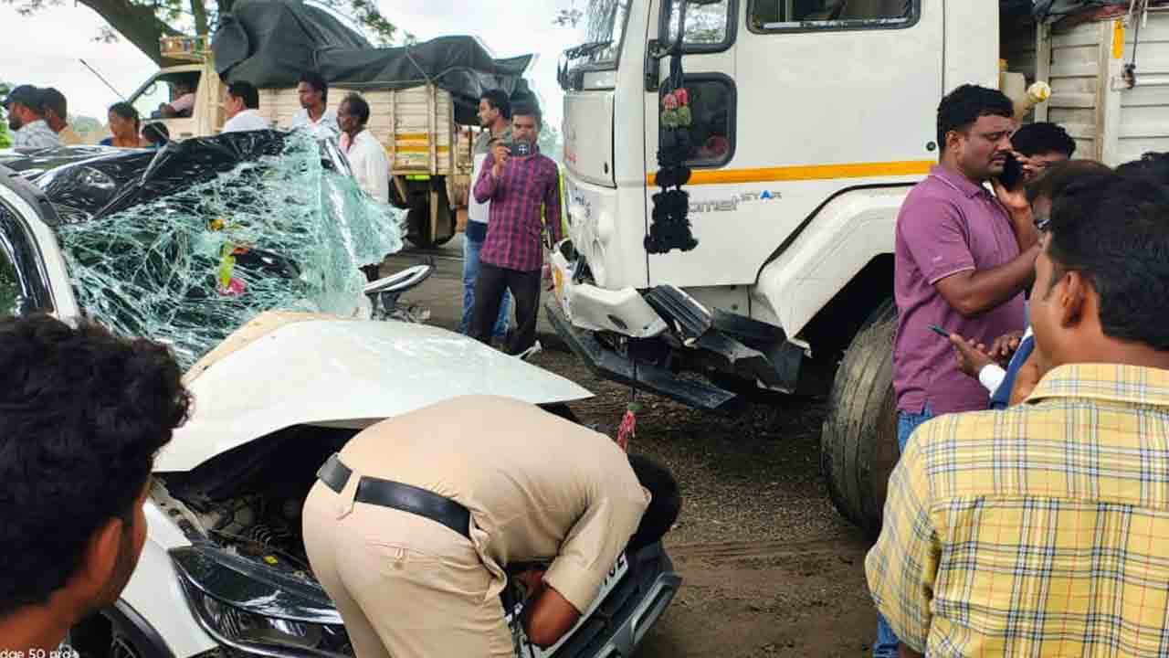 Road accident | రోడ్డు ప్రమాదంలో ఐదుగురికి తీవ్ర గాయాలు
