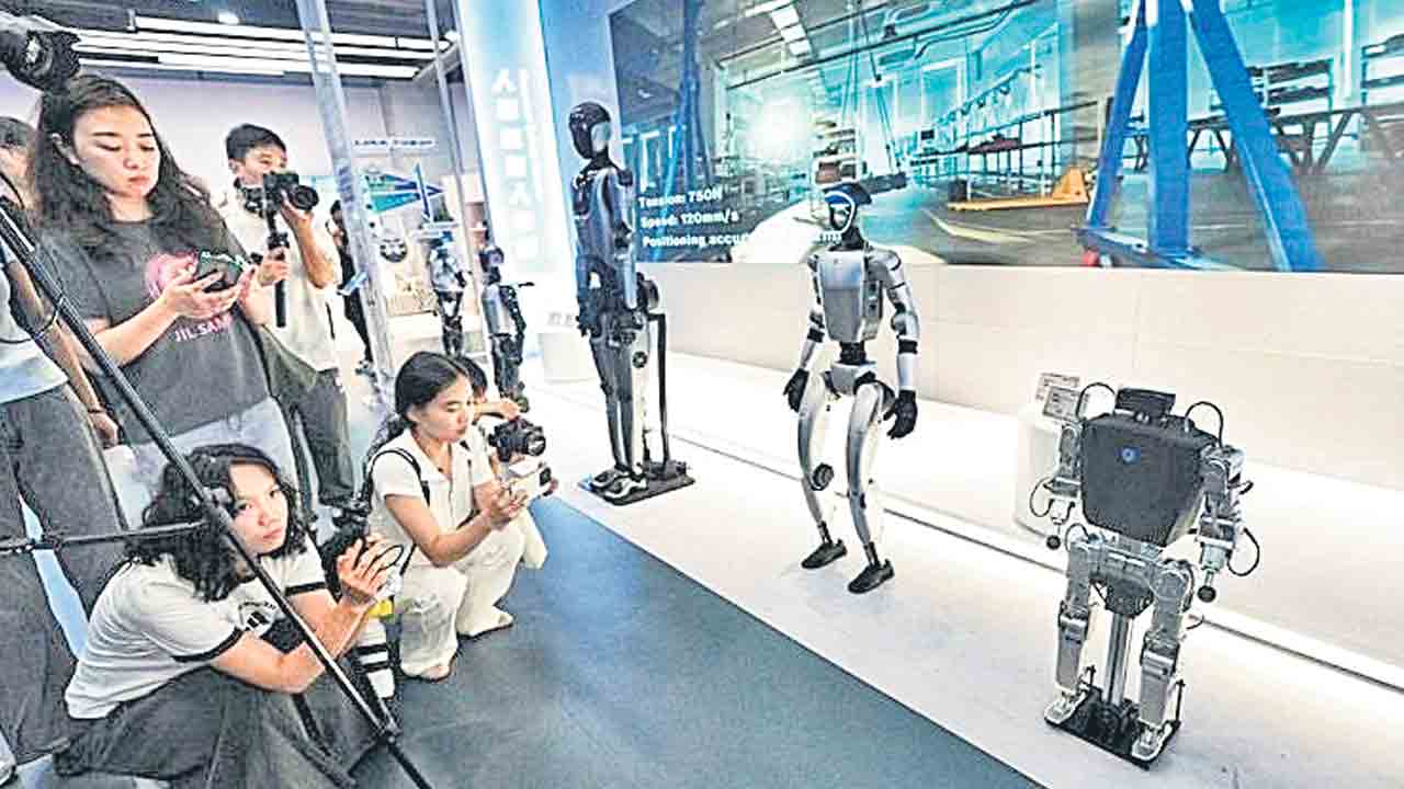 చైనాలో రోబో మాల్.. ప్రపంచంలోనే తొలిసారి