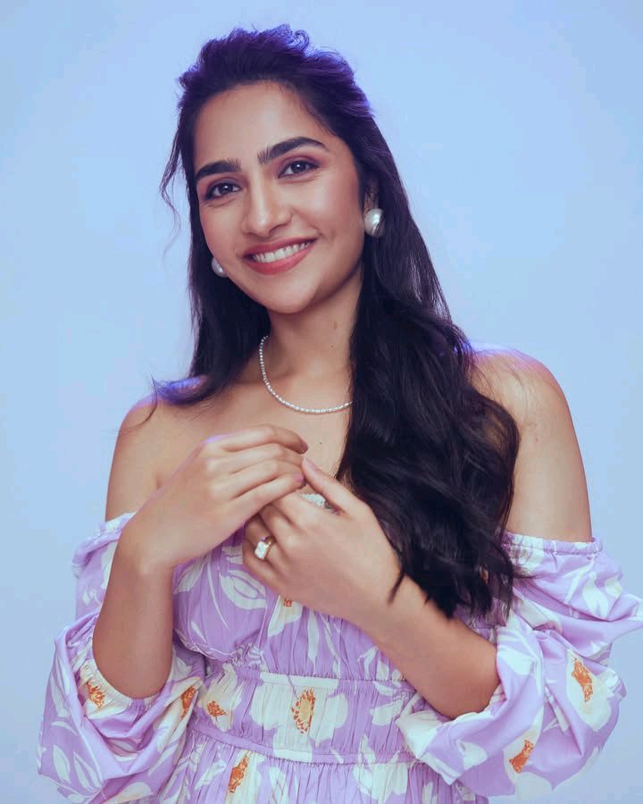 అలాగే, ఇక రుక్మిణి తెలుగు మూవీలో నటించనున్నది.