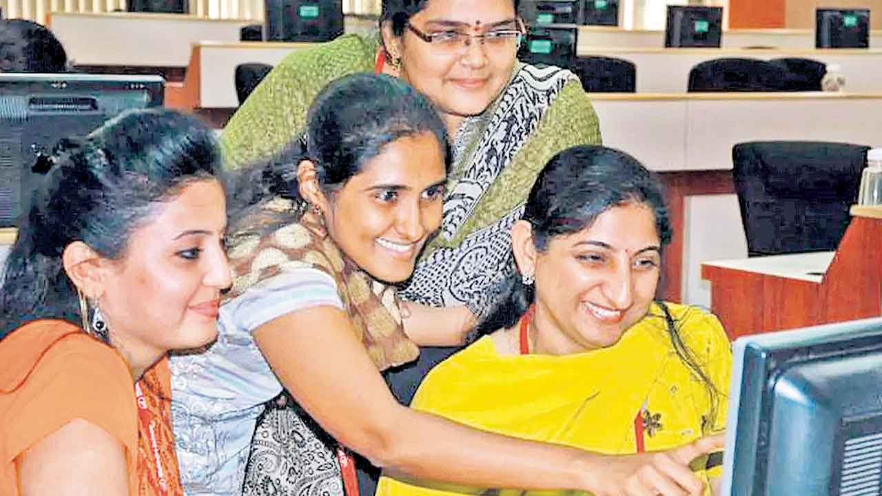 మహిళా మదుపర్లకు జోష్‌.. మ్యూచువల్‌ ఫండ్స్‌లో తొలిసారి ఇన్వెస్ట్‌ చేసేవారికి అదనపు ప్రోత్సాహకాలు