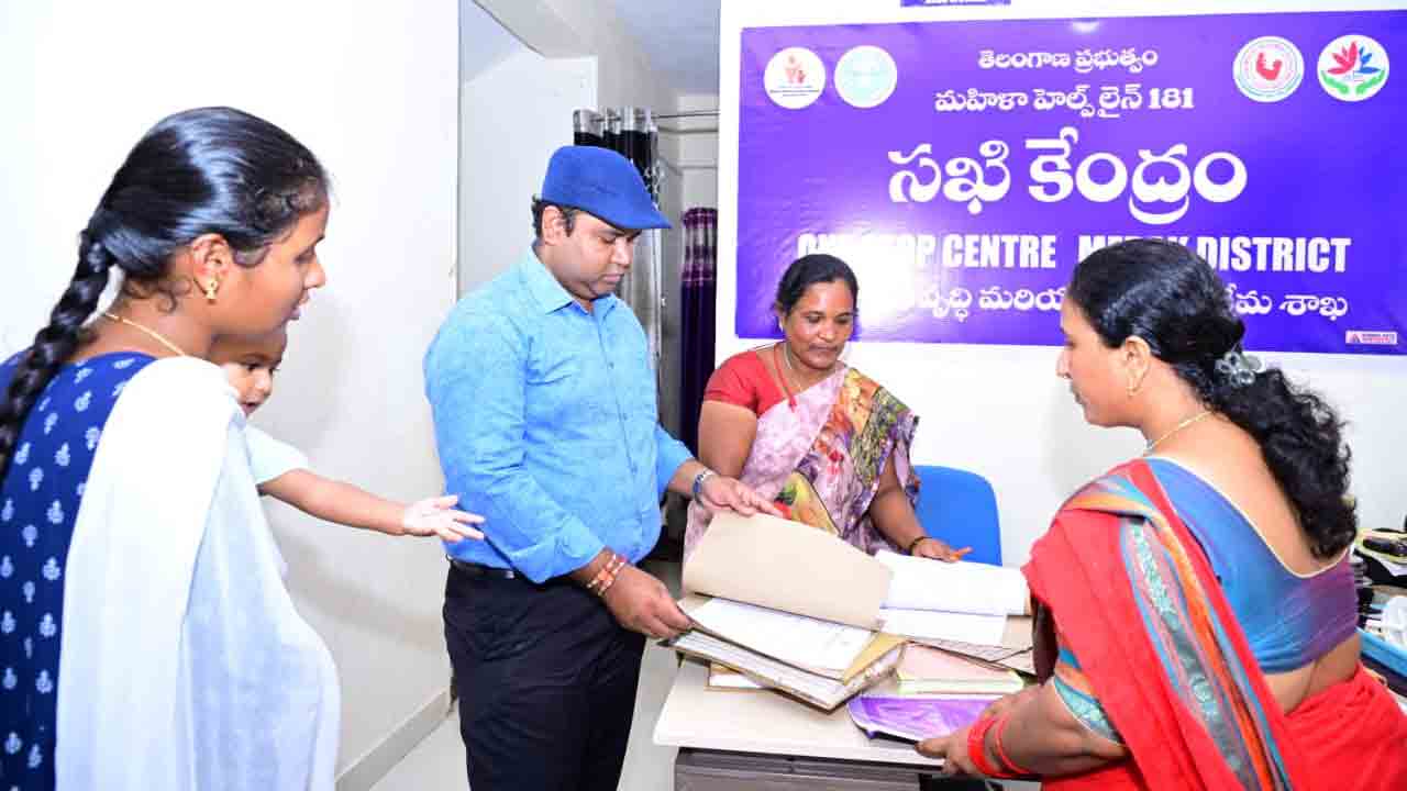 Sakhi Centres | భరోసా కేంద్రాల్లో బాధితులకు నైపుణ్యాలు నేర్పించాలి.. సఖి సెంటర్స్ పరిశీలనలో కలెక్టర్ రాహుల్ రాజ్