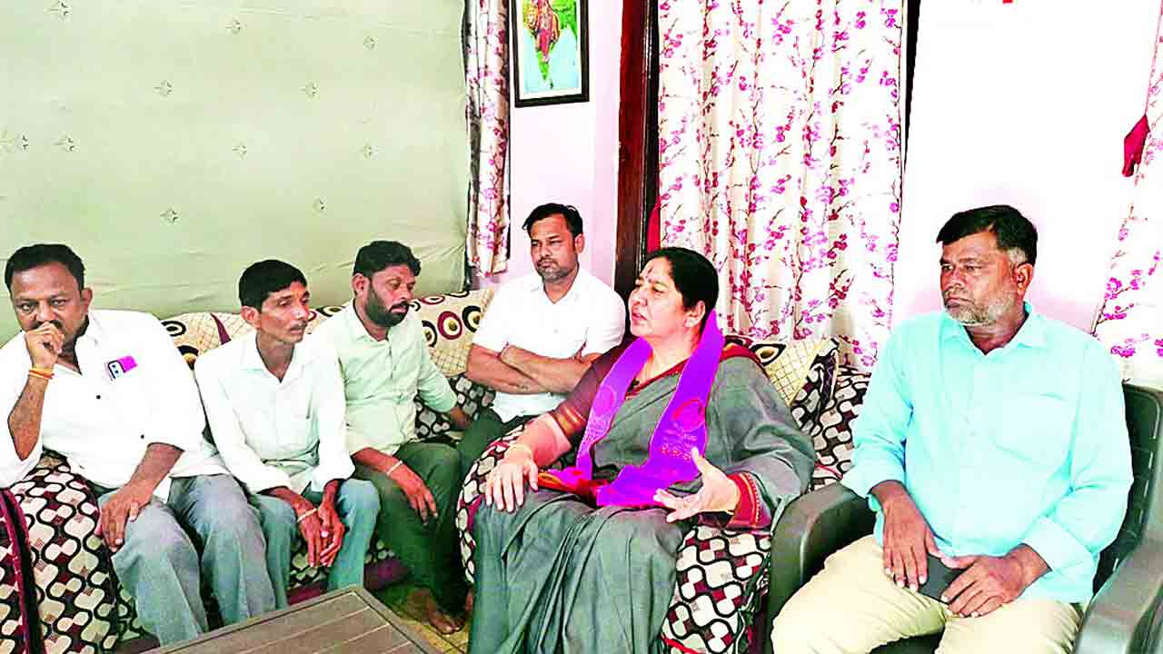 యూరియాపై అవగాహన లేని కాంగ్రెస్‌