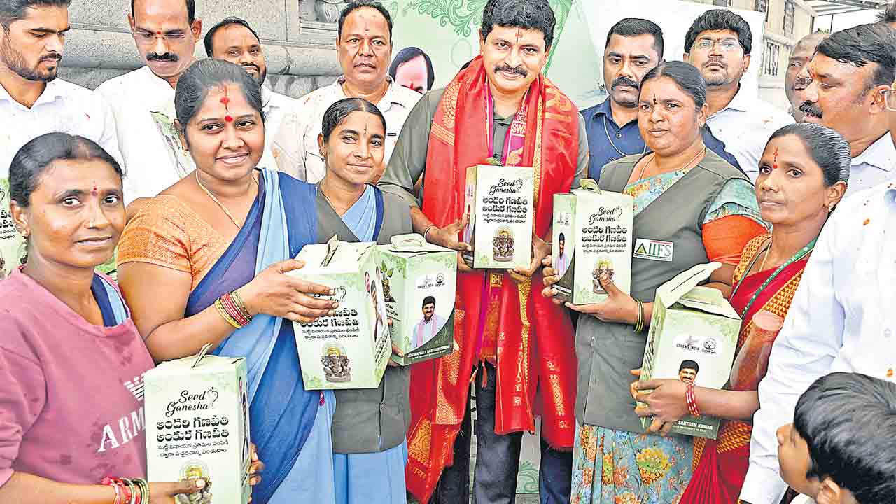 ‘సీడ్‌ గణేశ్‌’తో పర్యావరణ పరిరక్షణ