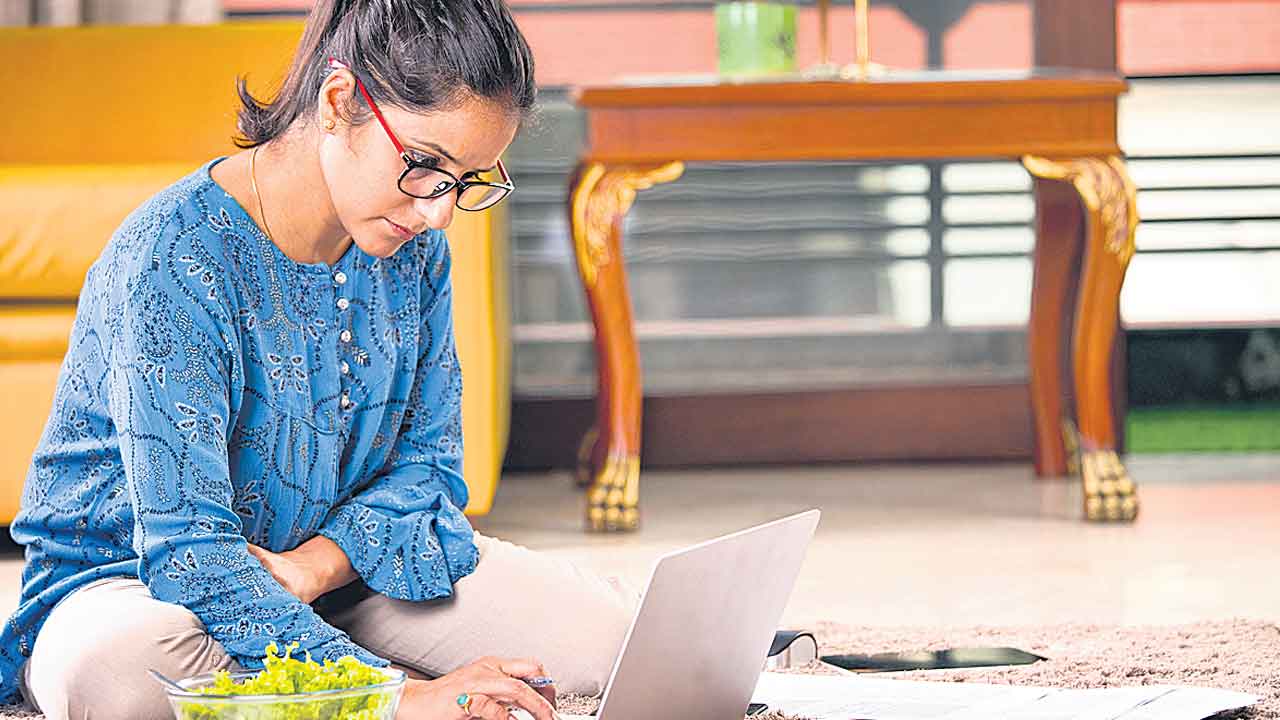 చాపకింద నీరులా..