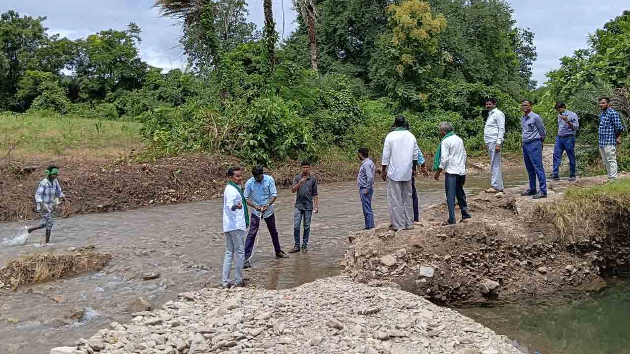 Singareni authorities | వర్షాలకు దెబ్బతిన్న రోడ్లు, వంతెనల మరమ్మతులకు సింగరేణి అధికారుల చర్యలు షురూ