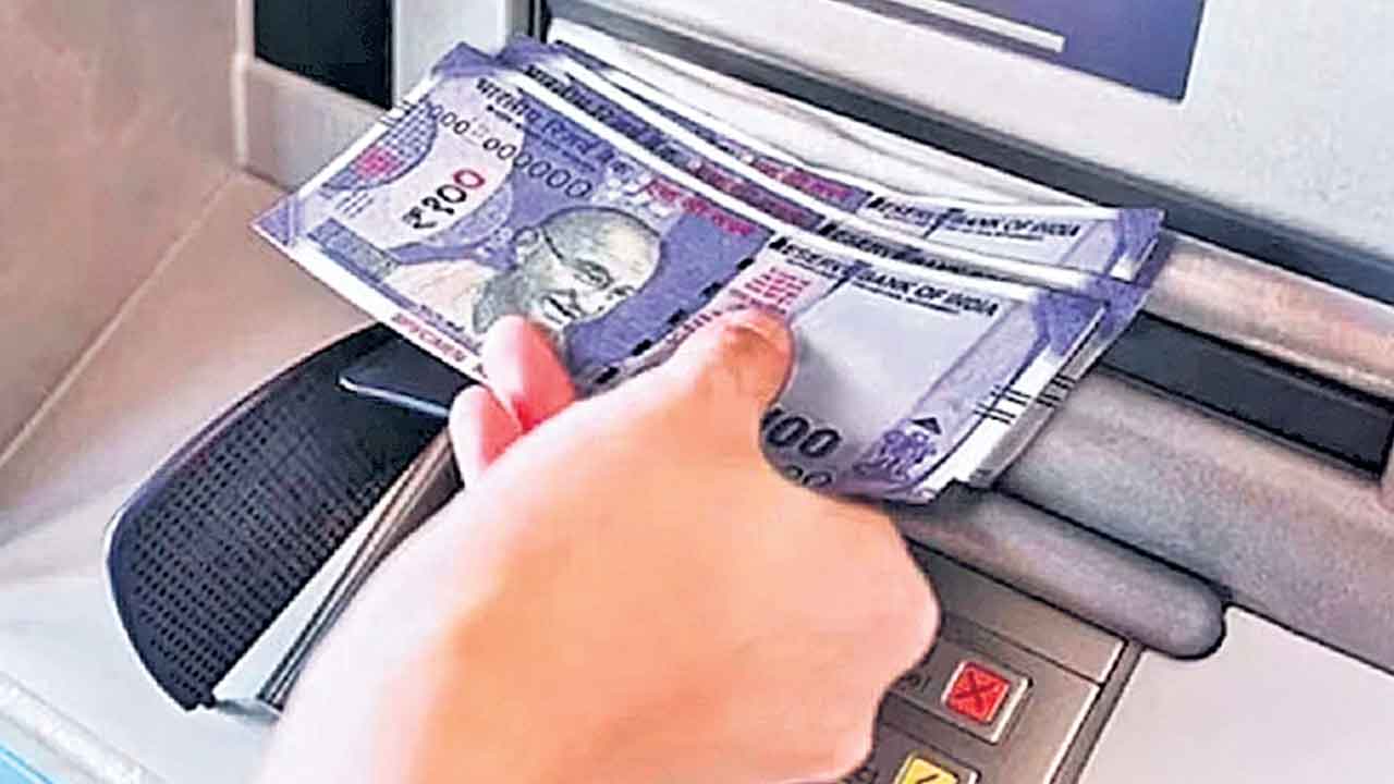 ఏటీఎంలలో పెరుగుతున్న చిన్న నోట్లు