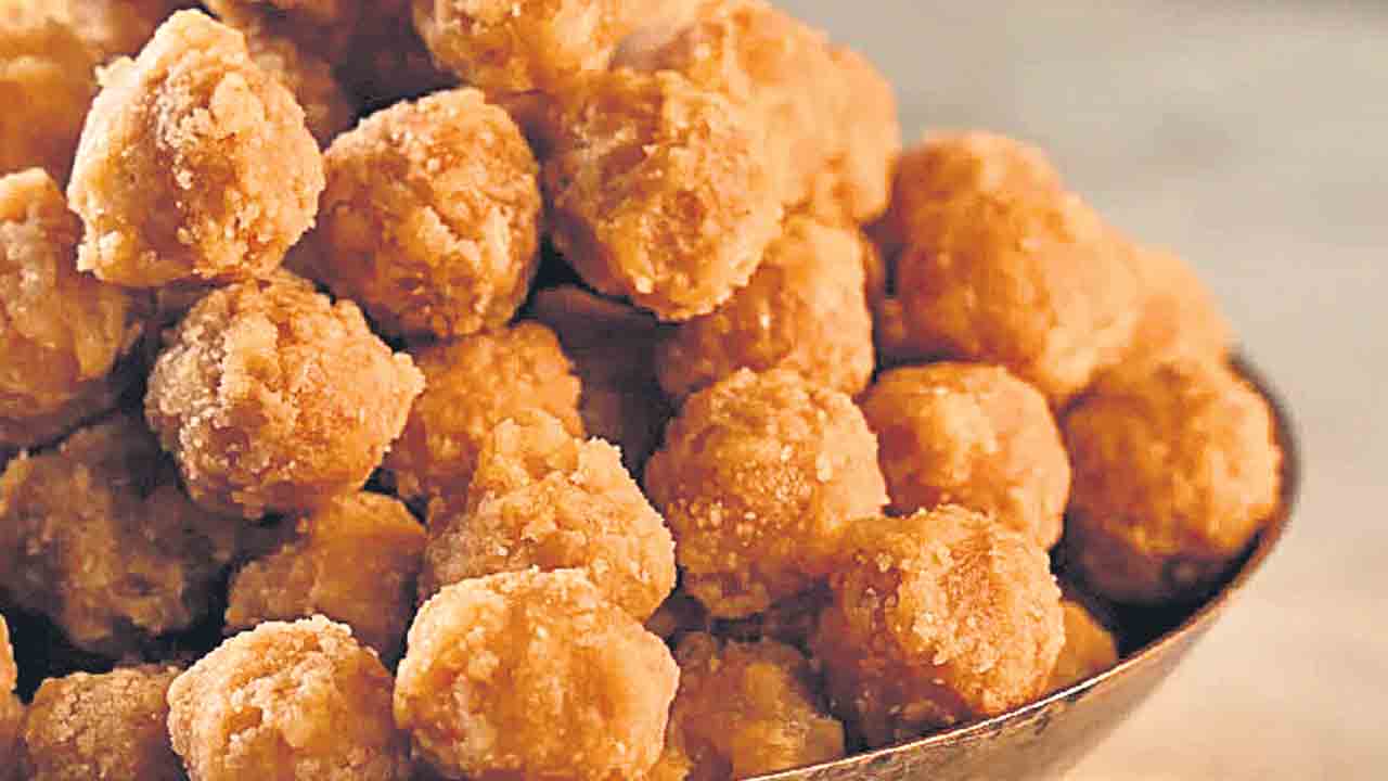 కన్నయ్యకు వెన్న ఉండలు