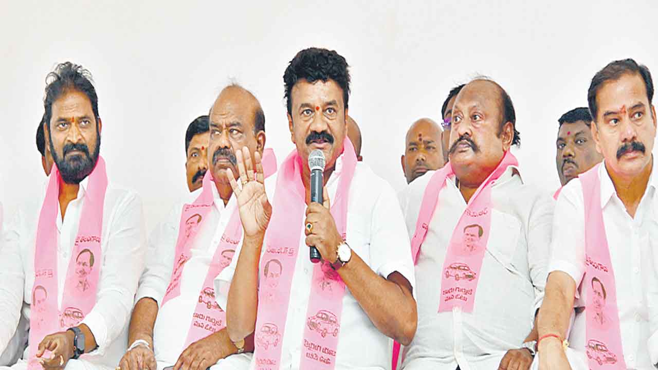 కోటా మా హక్కు.. బిచ్చమేస్తున్నరా?