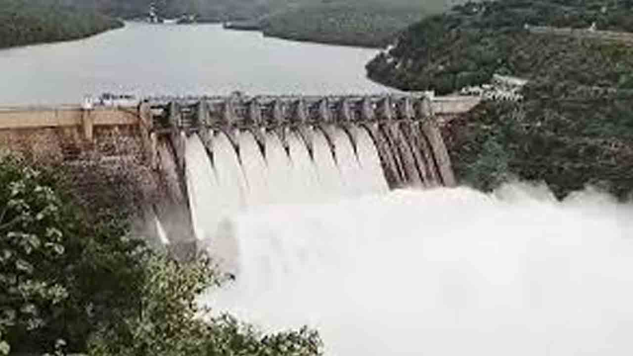 Srisailam Project | శ్రీశైలానికి పెరుగుతున్న వరద.. 8 గేట్లు ఎత్తిన అధికారులు