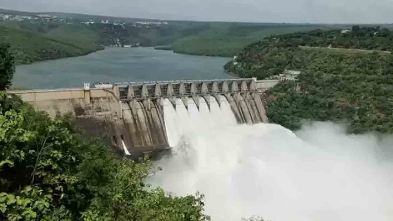 Srisailam Project | భారీ వర్షాల కారణంగా శ్రీశైలం ప్రాజెక్టు 6 గేట్లు ఎత్తి నీటి విడుదల