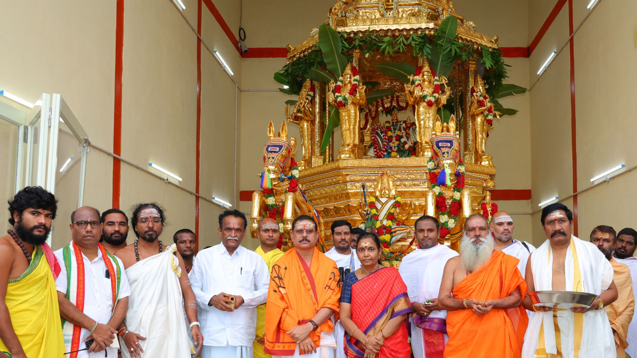 Srisailam | ఆరుద్ర నక్షత్రం.. శ్రీశైలంలో నేత్రపర్వంగా స్వర్ణ రథోత్సవం..