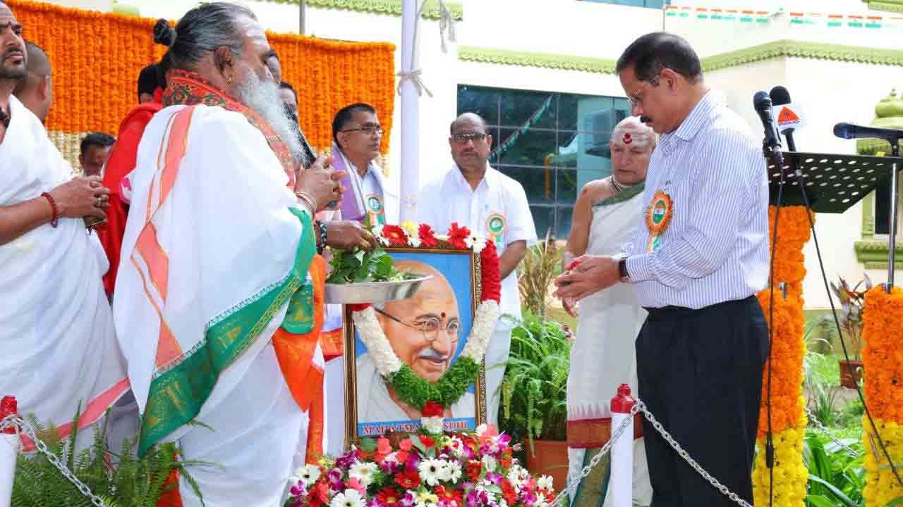 Srisailam EO | భక్తుల రద్దీకి అనుగుణంగా శ్రీశైలం ఆలయంలో సౌకర్యాలు : ఈవో శ్రీనివాస రావు
