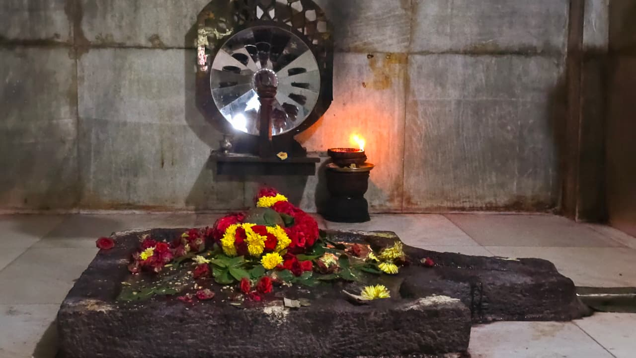 Srisailam | శ్రీశైలం పంచమఠాల్లో విశేష అభిషేకాలు, పుష్పార్చనలు..!