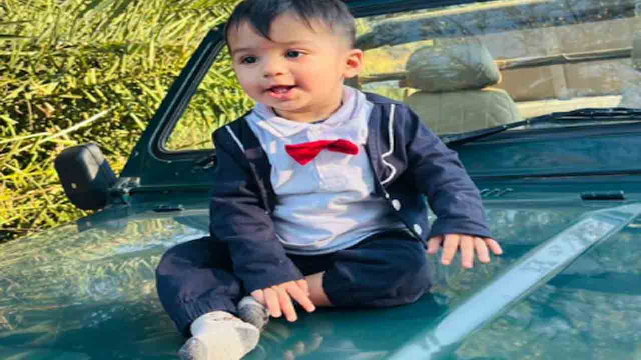 Watch: కారు నడిపిన బాలుడు.. టైరు కింద నలిగి రెండేళ్ల బాలుడు మృతి