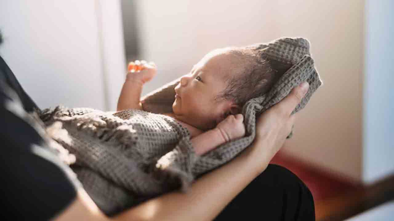 Student | పాఠశాల వాష్‌రూమ్‌లో బిడ్డకు జన్మనిచ్చిన తొమ్మిదో తరగతి విద్యార్థిని