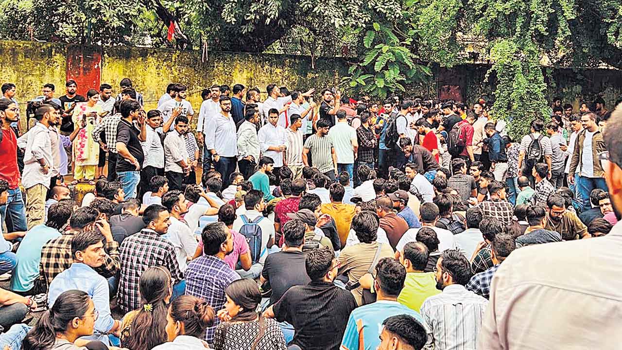 పరీక్షల నిర్వహణ ఇలాగేనా?.. ఎస్‌ఎస్‌సీపై అభ్యర్థుల తీవ్ర ఆగ్రహం