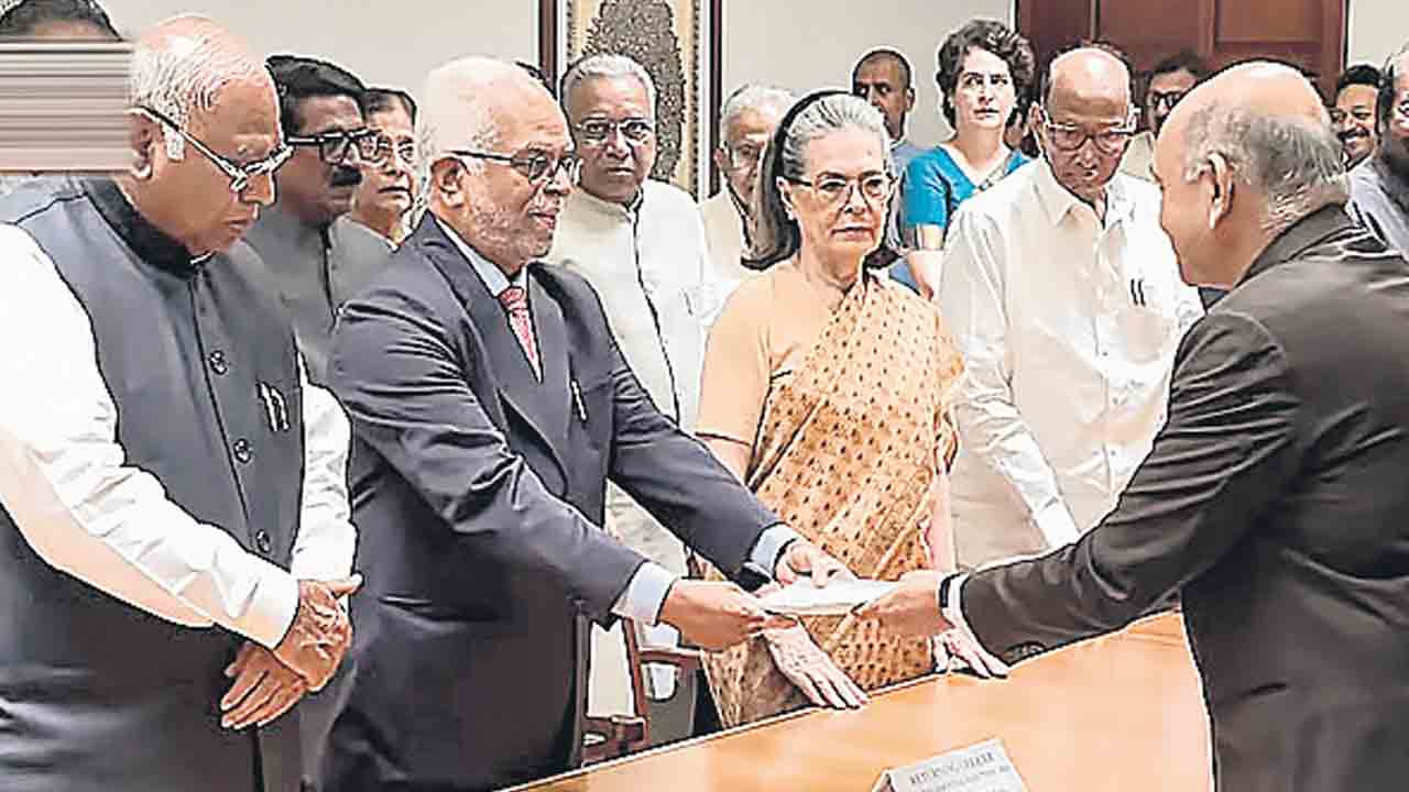 ఉప రాష్ట్రపతి పదవికి సుదర్శన్‌ రెడ్డి నామినేషన్‌