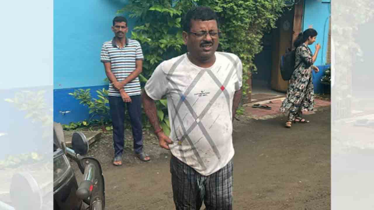 ED raids Trinamool MLA’s home | ఎమ్మెల్యే ఇంటిపై ఈడీ రైడ్.. గోడ దూకి పారిపోయేందుకు యత్నం