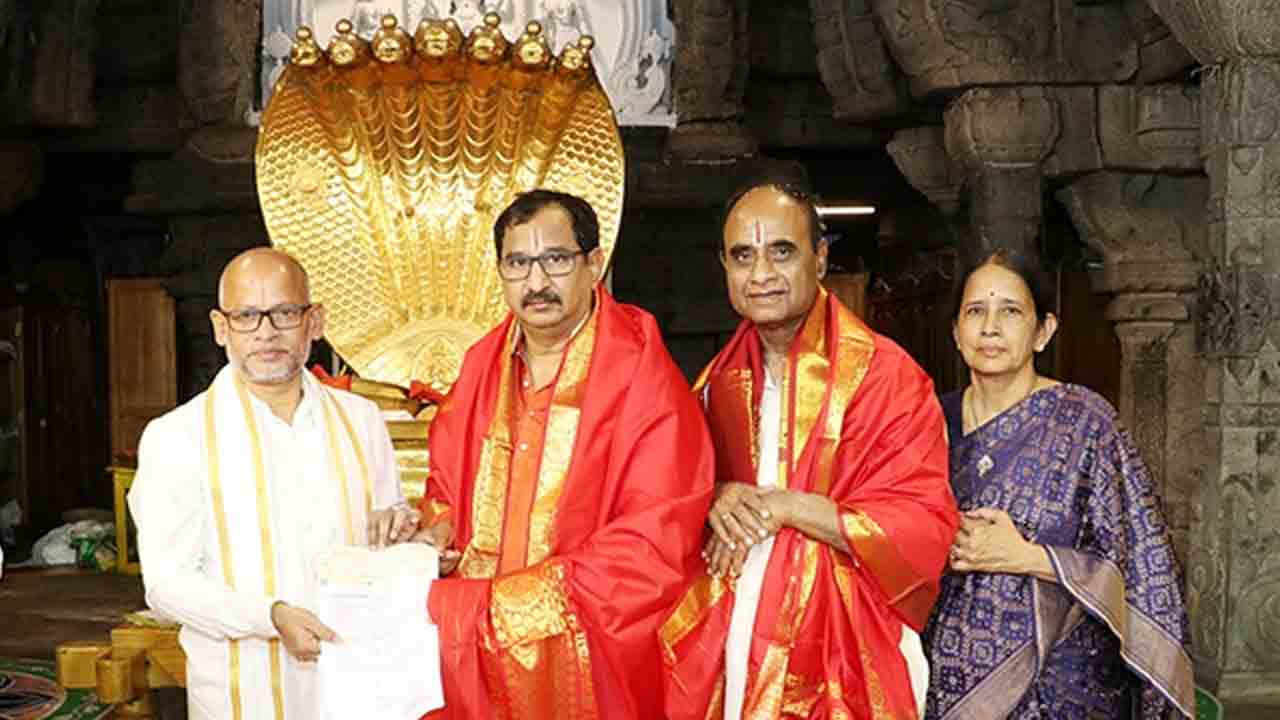 Tirumala | టీటీడీకి హైదరాబాద్‌కు చెందిన భక్తుడు భారీ విరాళం అందజేత