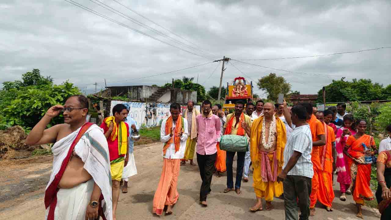 Krishnashtami celebrations | కృష్ణాష్టమి వేడుకల సందర్భంగా తాండూర్‌లో భక్తిశ్రద్ధలతో భజనలు