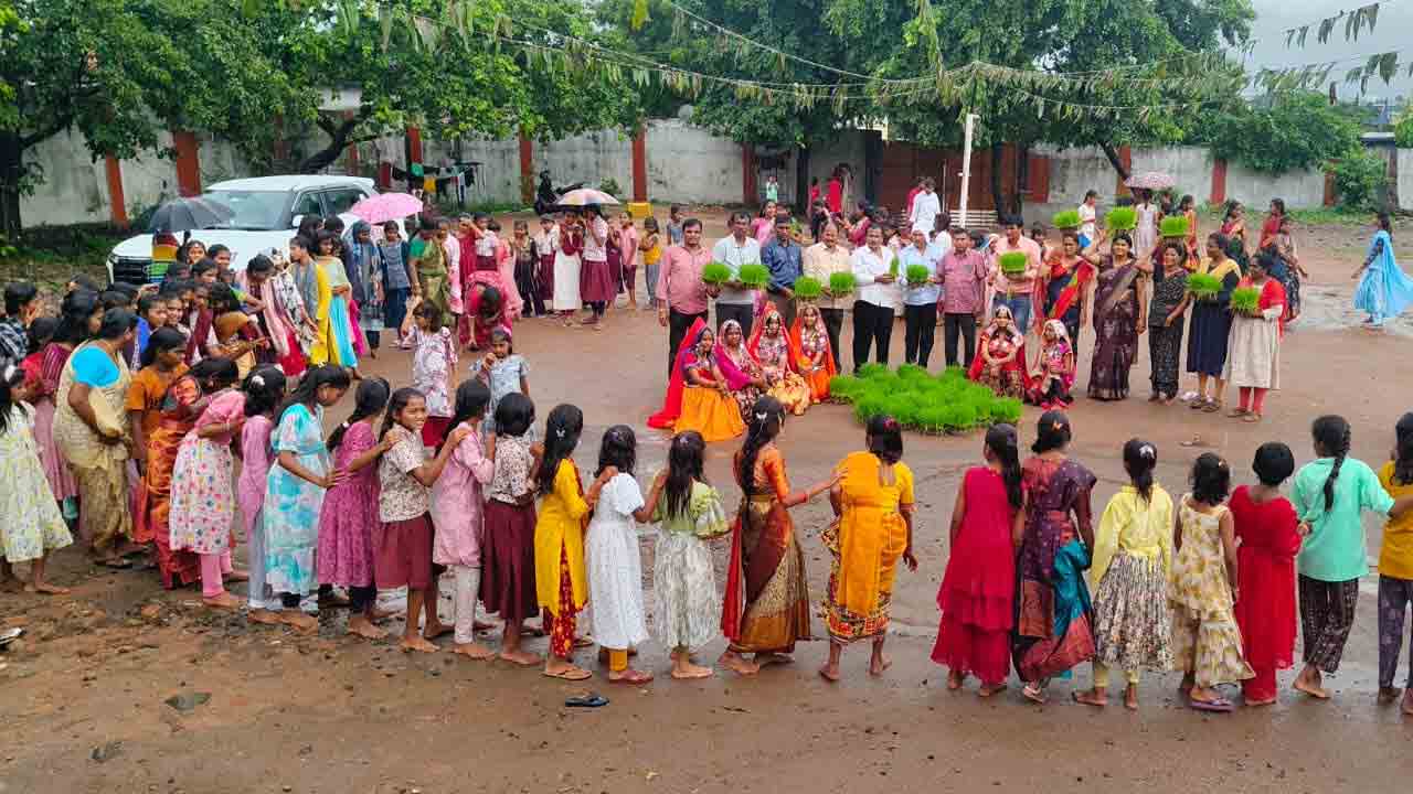 Cultural Traditions | విద్యార్థి దశ నుంచి సాంస్కృతి, సాంప్రదాయాలు అలవర్చుకోవాలి