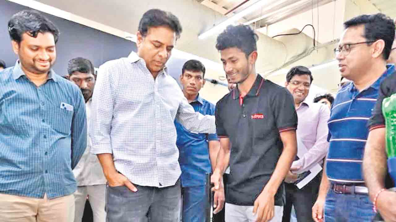 కేటీఆర్‌ సాయం.. స్టార్టప్‌ సక్సెస్‌.. ‘రూరల్‌ రైజ్‌ అగ్రినరీ’ స్టార్టప్‌తో అమెరికా వరకు ఎదిగిన అశోక్‌