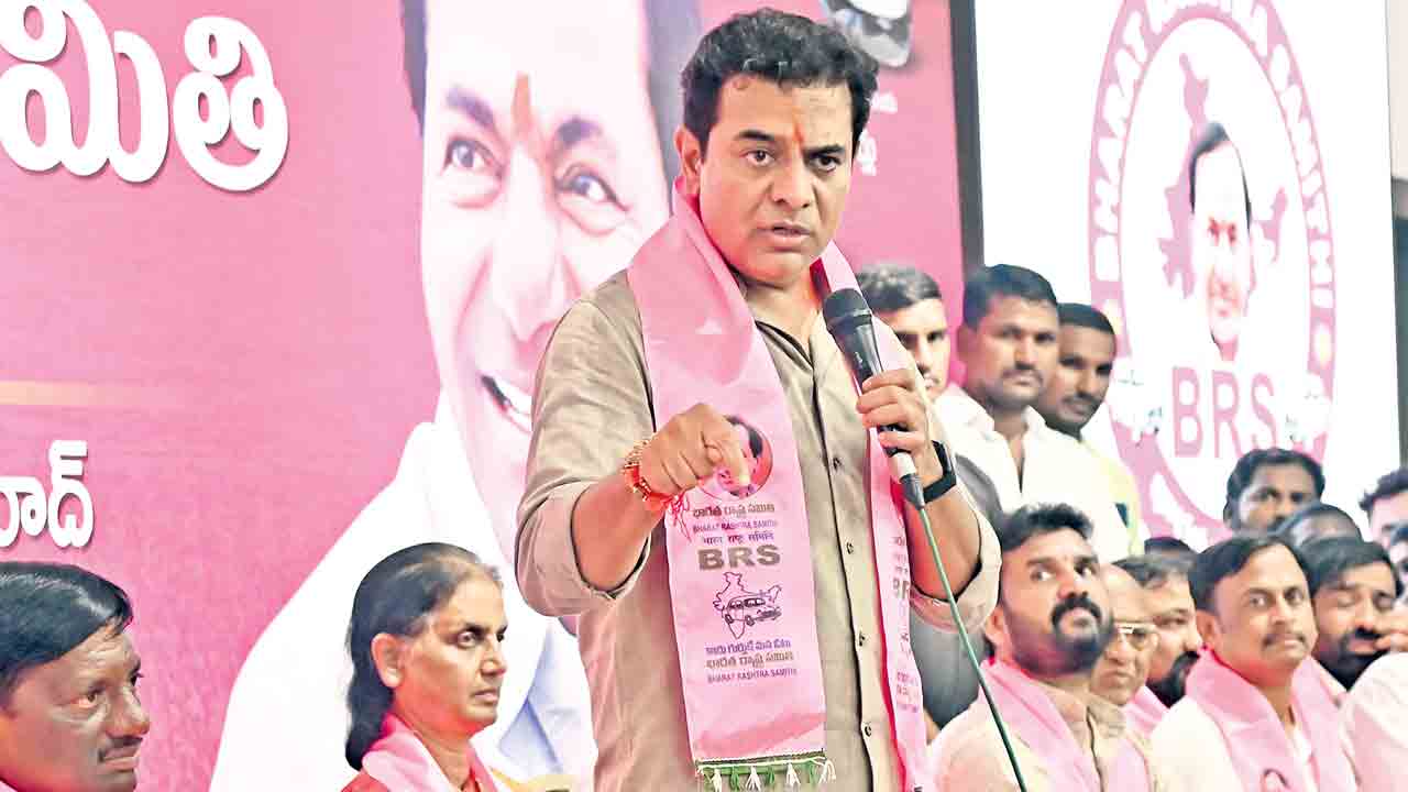 బీసీలకు రేవంత్‌ మోసం.. కోటా తెస్తామంటూ ఢిల్లీ వెళ్లి ఏం సాధించారు?: కేటీఆర్‌