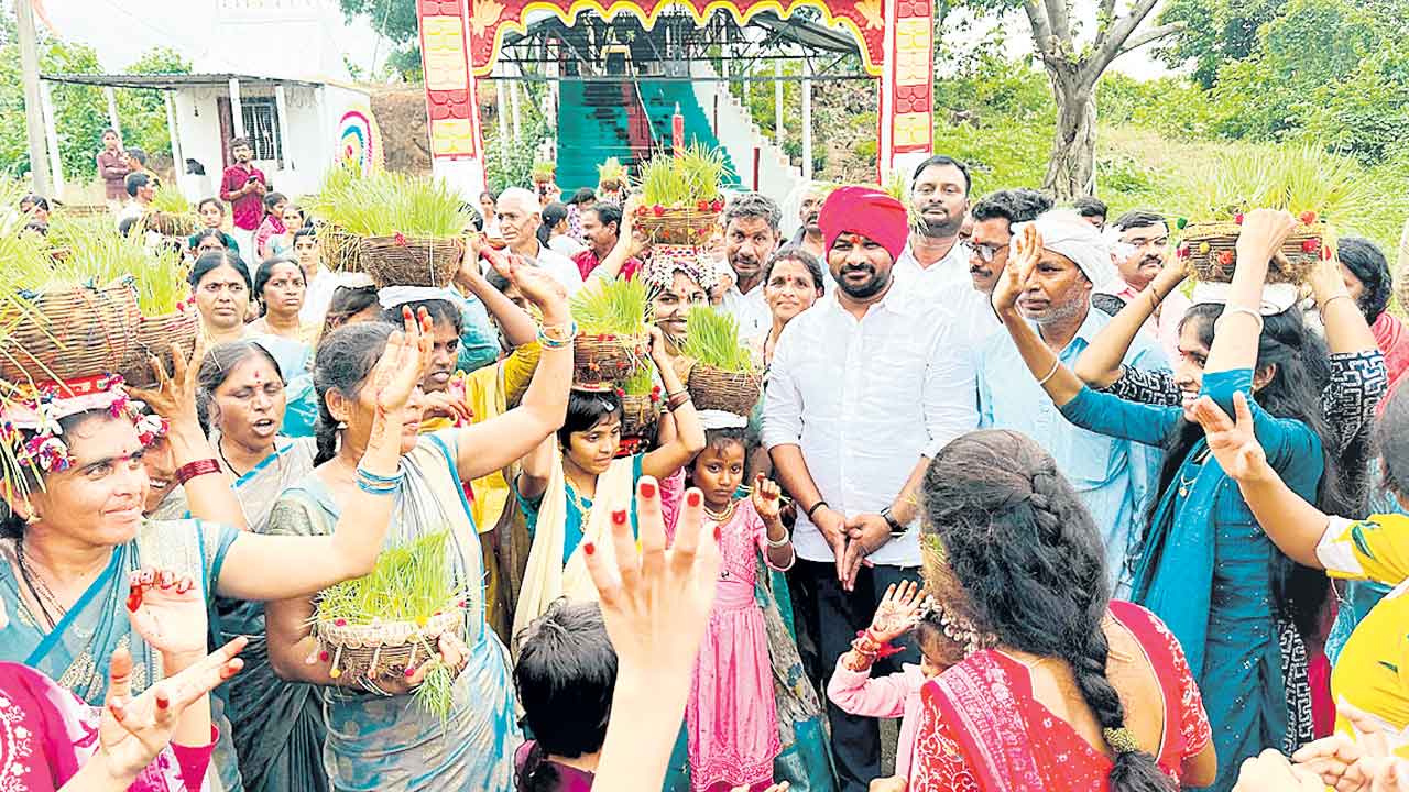 సంస్కృతీ, సంప్రదాయాలను కాపాడాలి