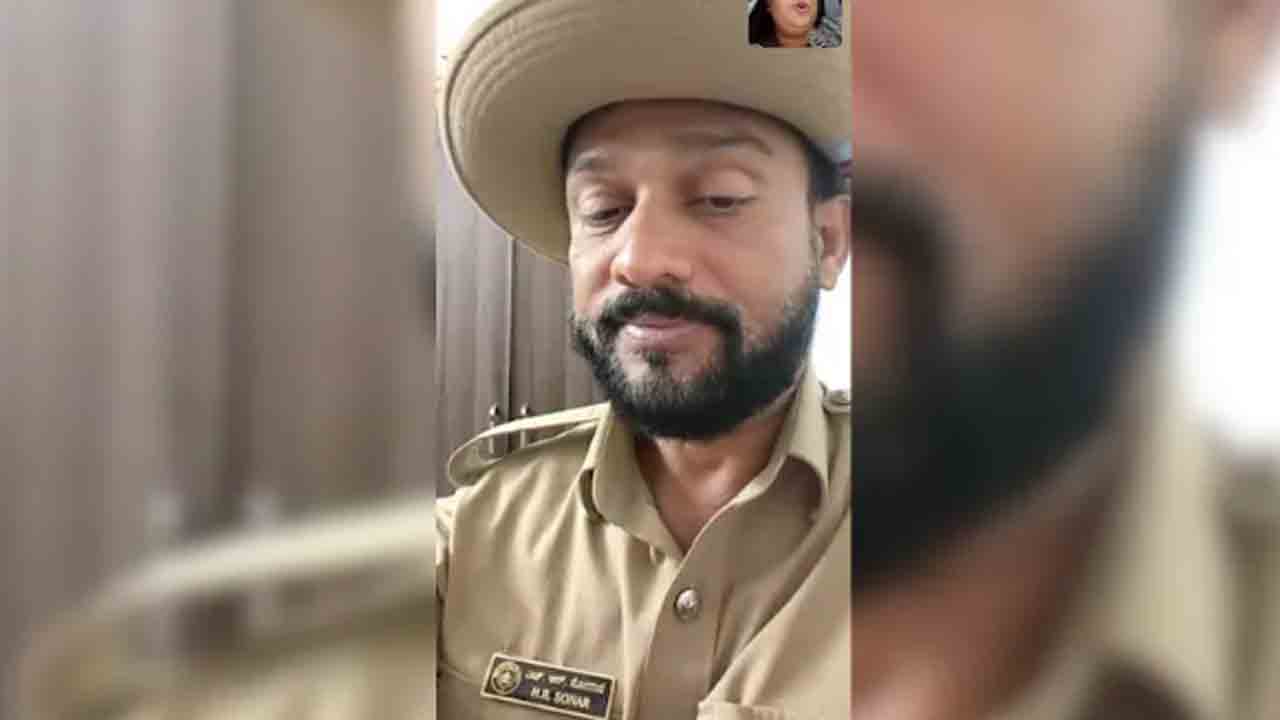 Thief Wears Police Uniform | పోలీస్‌ డ్రెస్‌ ధరించి భార్యకు వీడియో కాల్‌ చేసిన   దొంగ.. తర్వాత ఏం జరిగిందంటే?