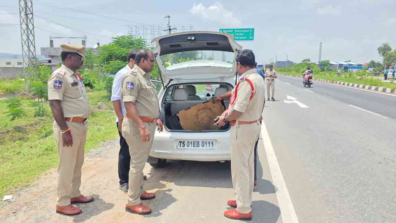 Traffic rules | రోడ్డు ప్రమాదాలను అరికట్టేందుకు తప్పనిసరిగా ట్రాఫిక్ నిబంధనలు పాటించాలి