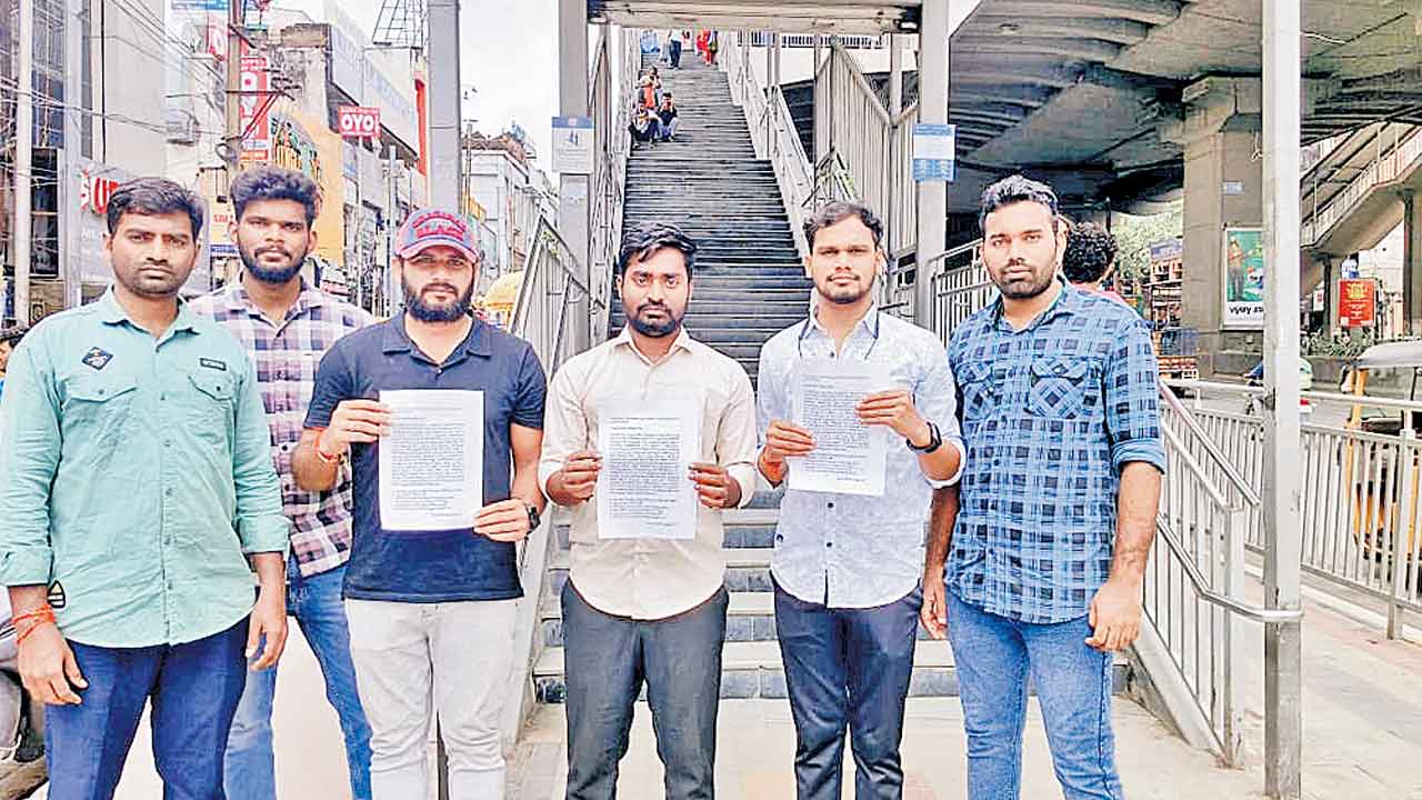 నిరుద్యోగులను నమ్మించి గొంతుకోశారు