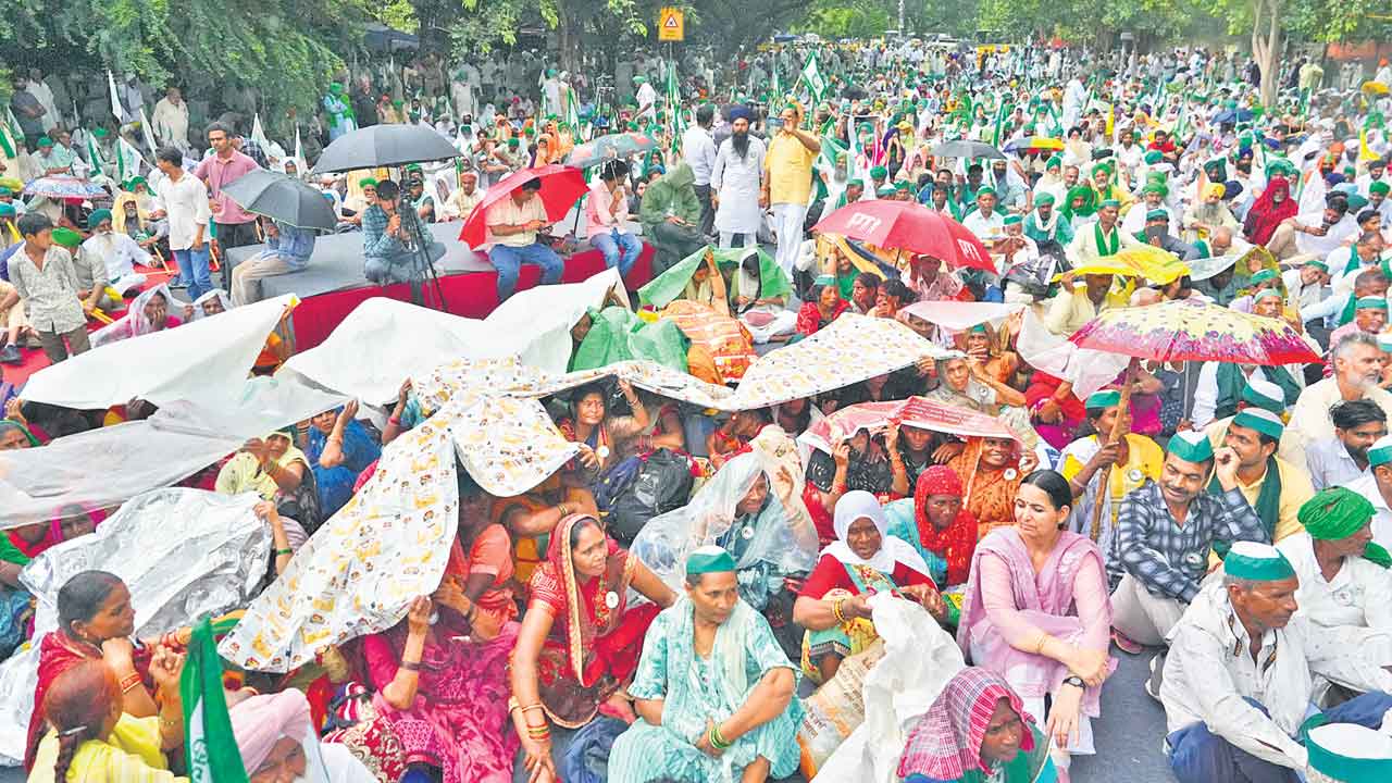 మోదీ సర్కారుపై కిసాన్ కదనశంఖం