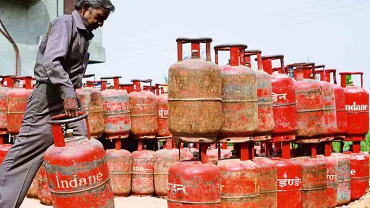 ఉజ్వల పథకానికి రూ.12 వేల కోట్లు.. కేంద్ర మంత్రివర్గం నిర్ణయం