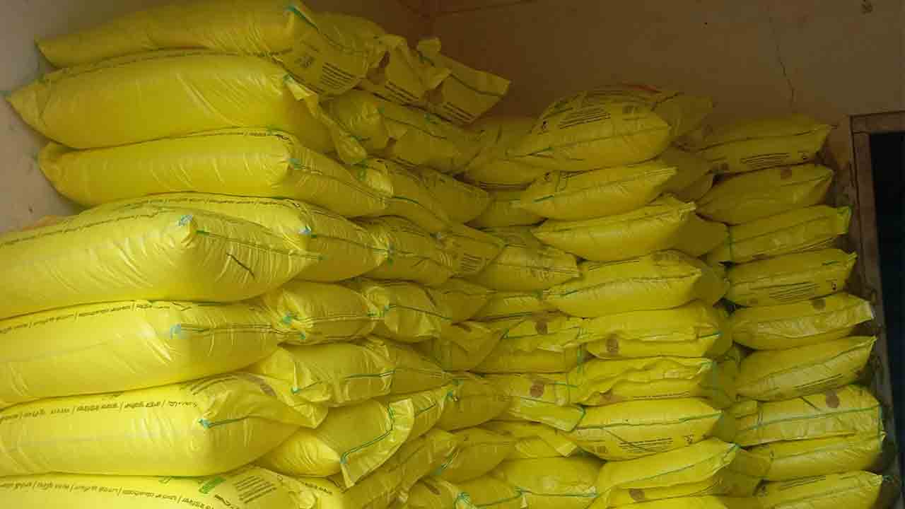 యూరియా ఇవ్వలేని దౌర్భాగ్య స్థితిలో సర్కార్‌