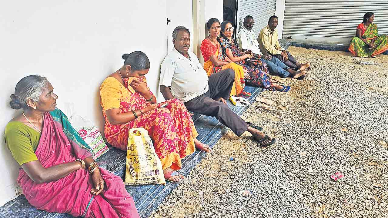 యూరియా.. జీరో.. మార్క్‌ఫెడ్‌ వద్ద అడుగంటిన బఫర్‌స్టాక్‌