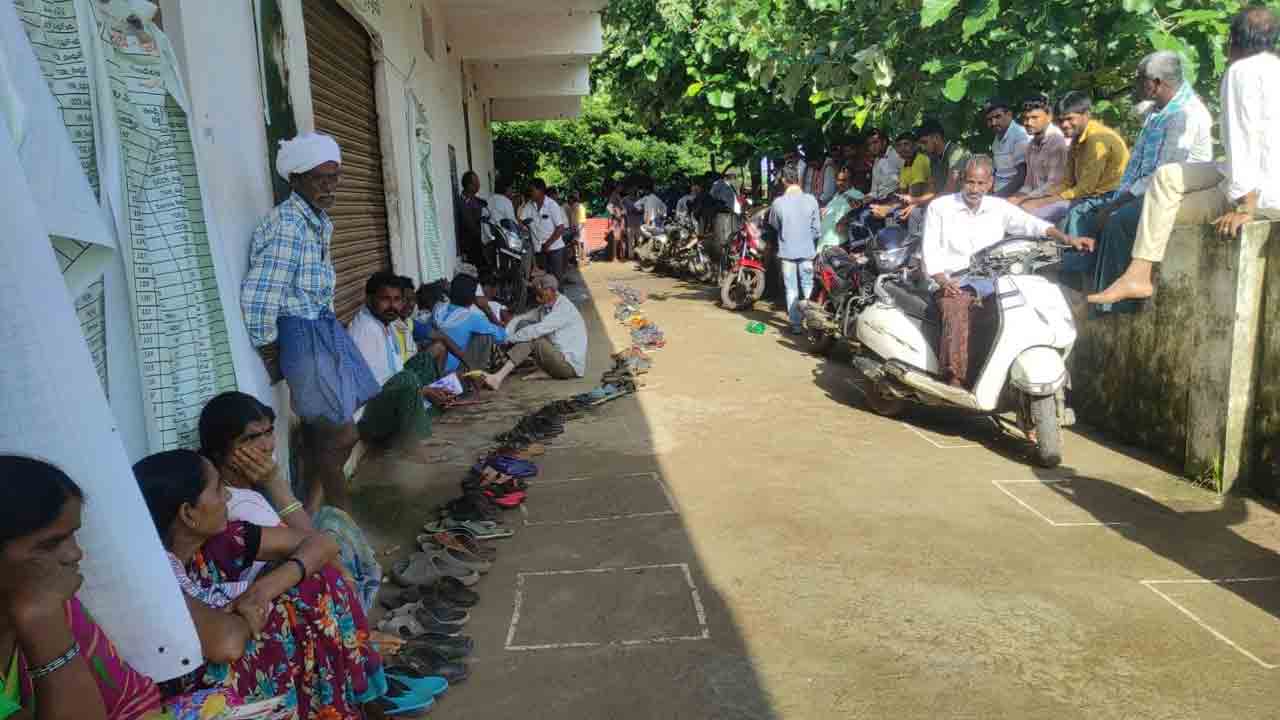 ఎవరికి చెప్పుకోవాలి ?