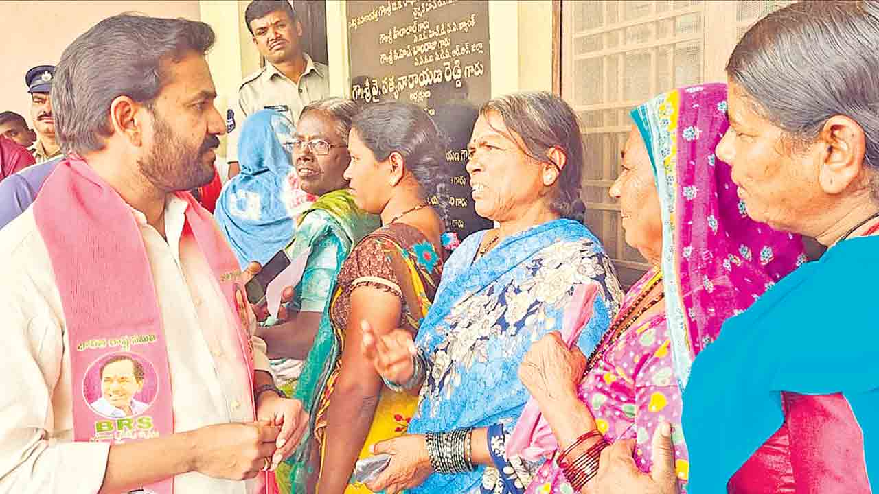 నిరసనలు.. నిలదీతలు