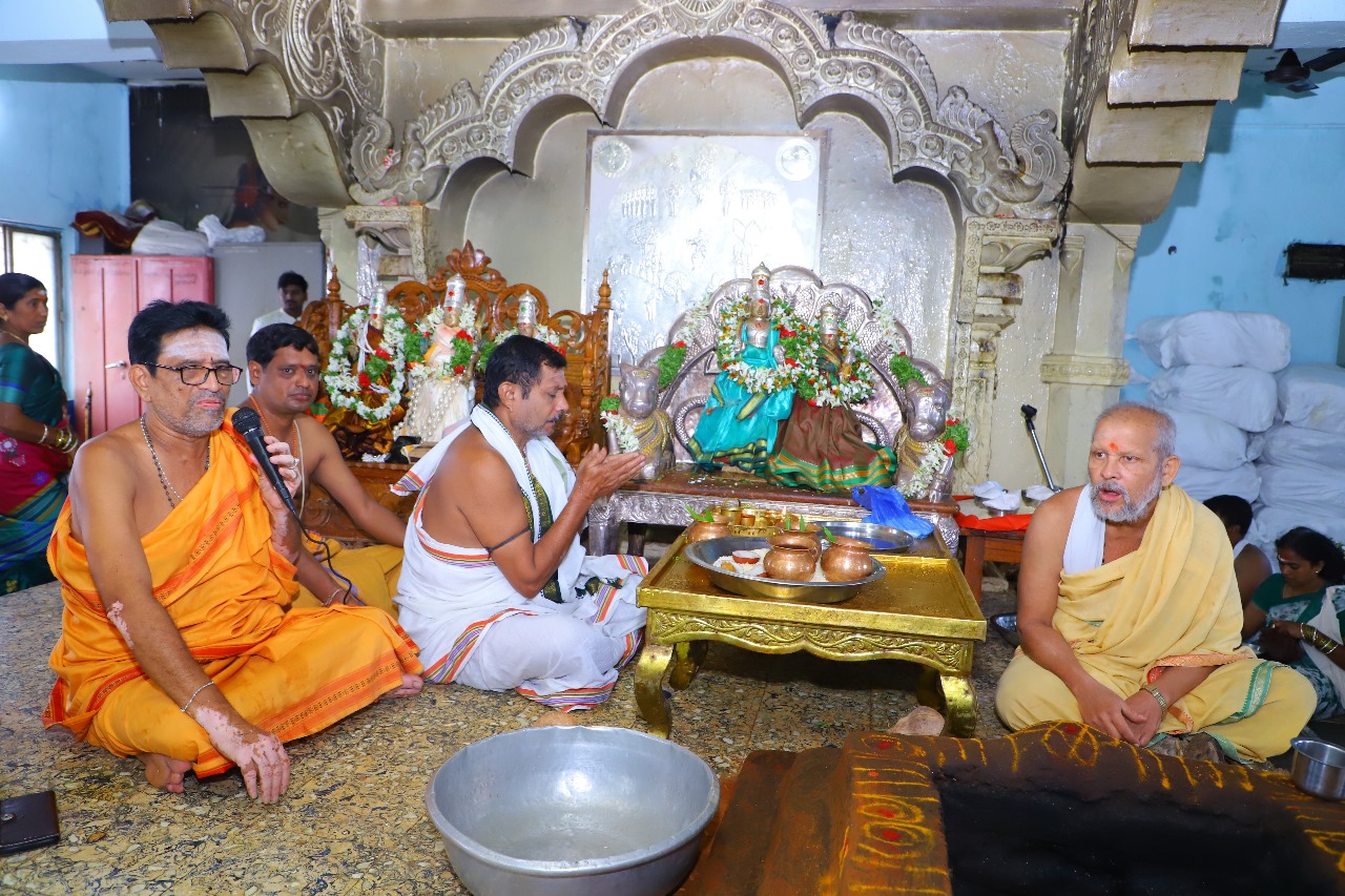 ఆలయంలో కుంకుమపూజ, సత్యనారాయణ వ్రతం, పార్వతీ రాజరాజేశ్వరస్వామి కల్యాణ కార్యక్రమాల్లో భక్తులు పాల్గొని మొక్కులు చెల్లించారు. 