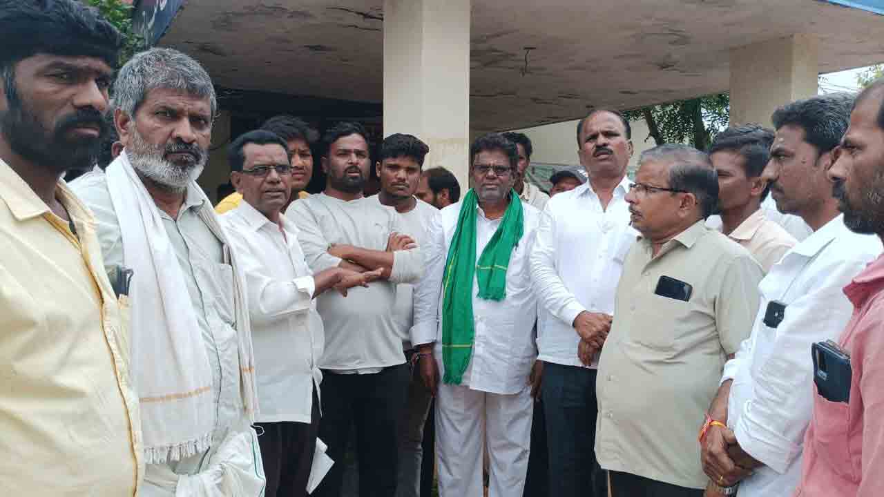 రైతులను భయాందోళనకు గురిచేయొద్దు