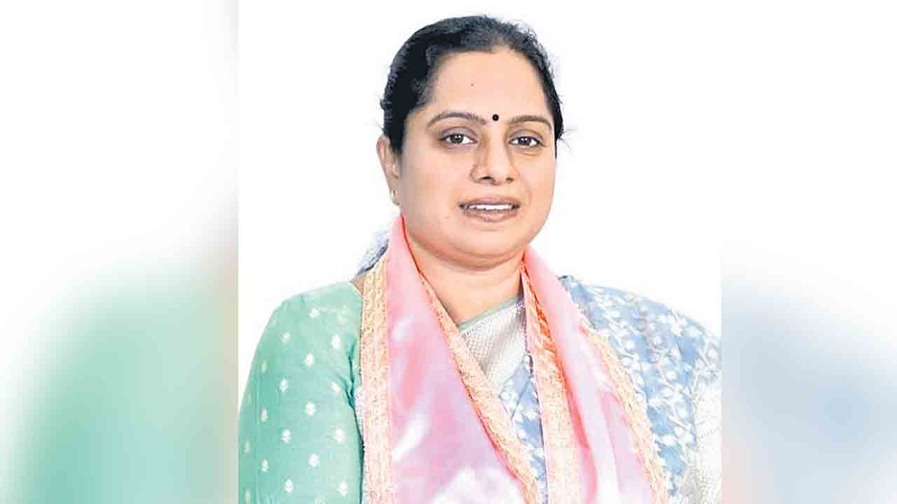 నేడు గులాబీ కండువా కప్పుకోనున్న విజయభారతి